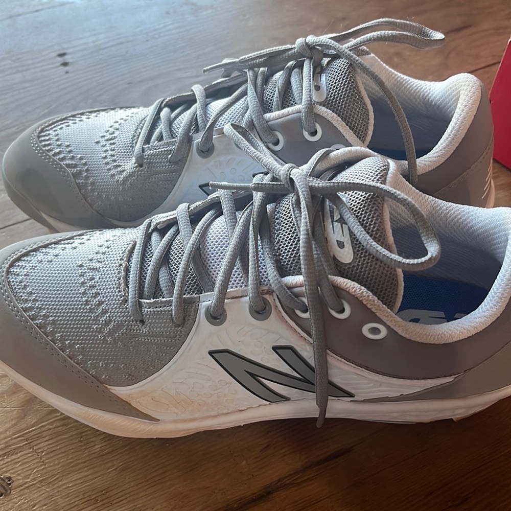 New balance men’s cleats